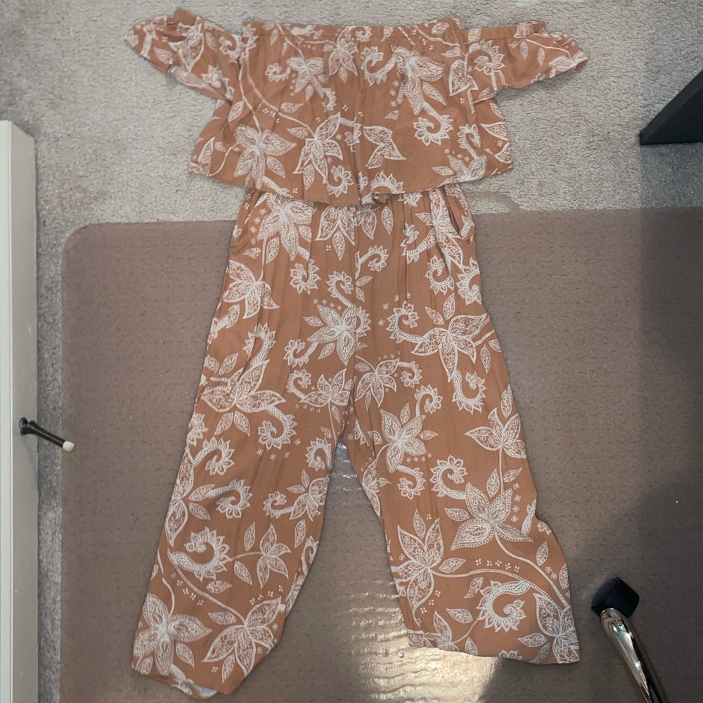 Jump suit with small of the shoulder sleeves and front pockets